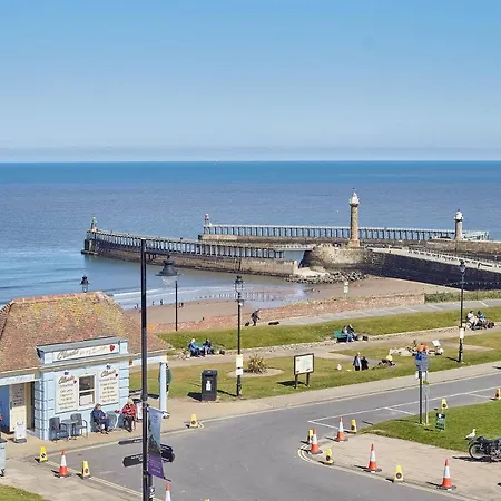 Host & Stay - The Waves Whitby Extérieur photo